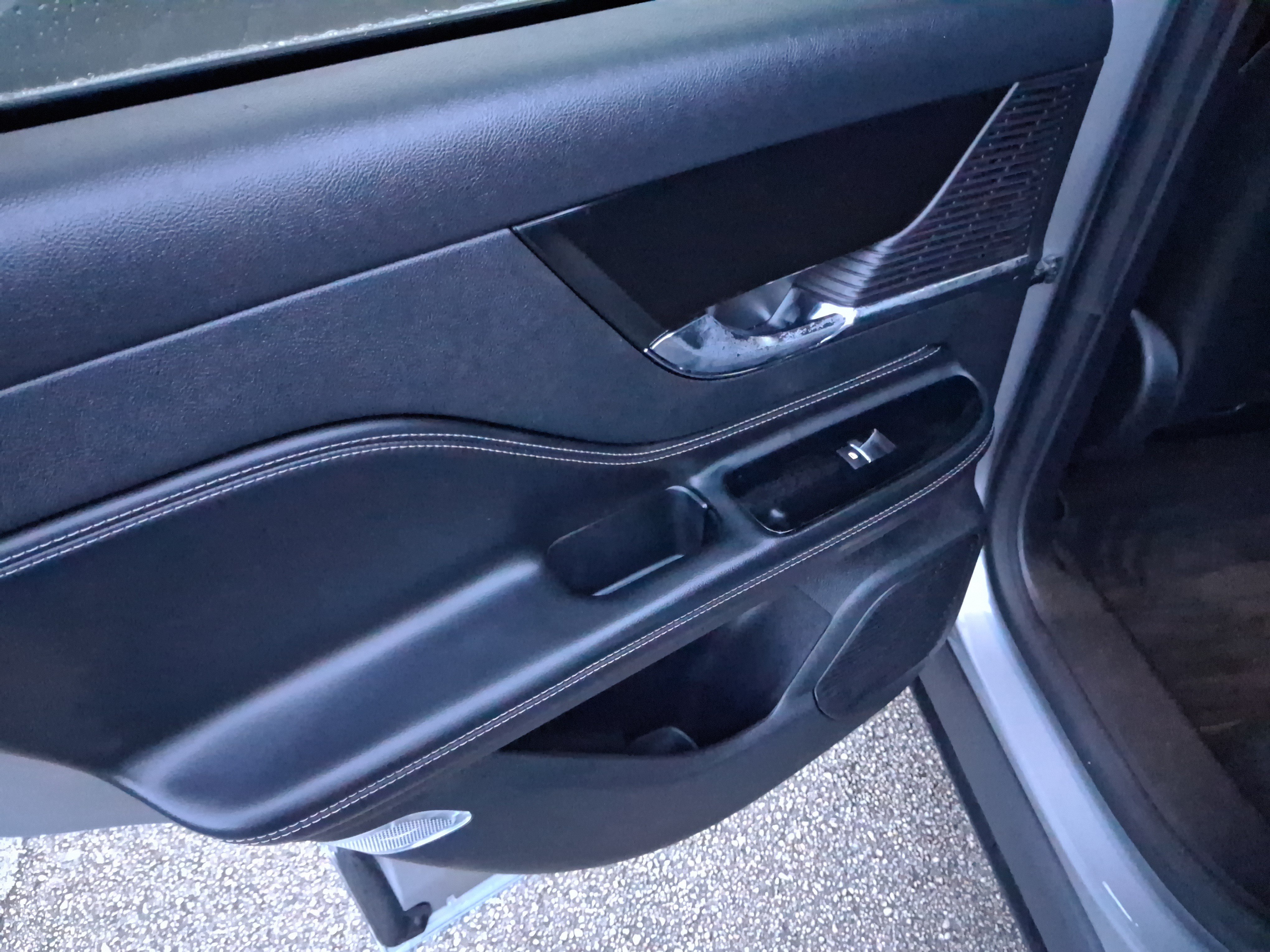 Certified 2022 Lincoln Corsair FWD w/ Equipment Group 101A image 9