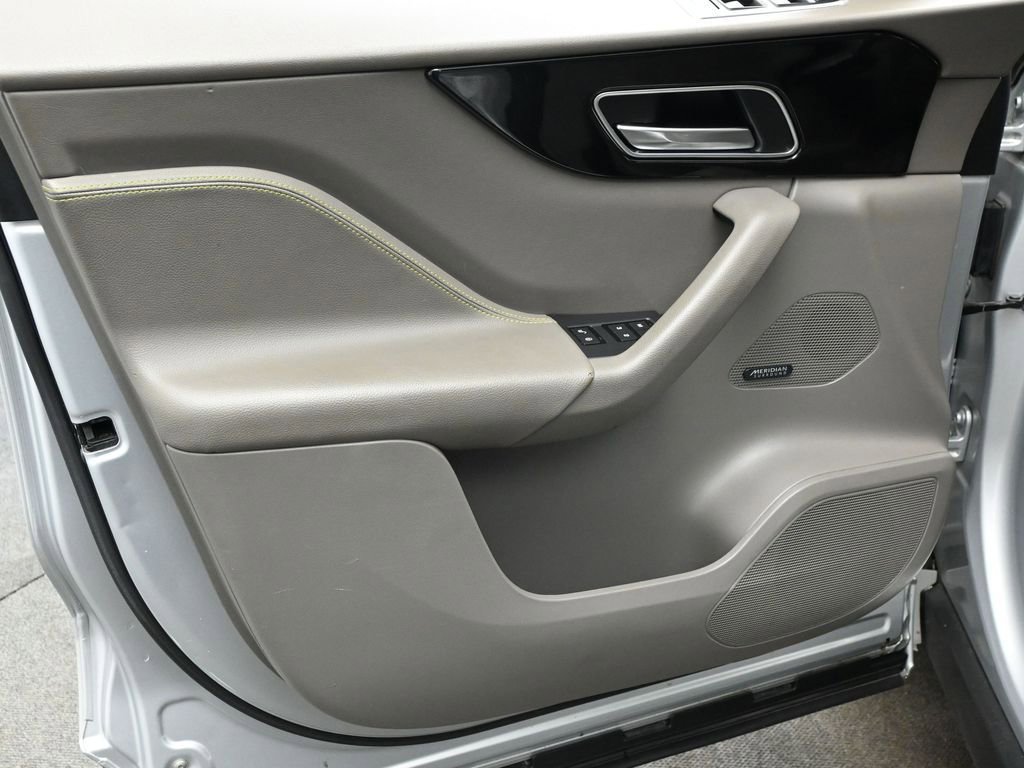 Used 2020 Jaguar F-PACE R-Sport image 10