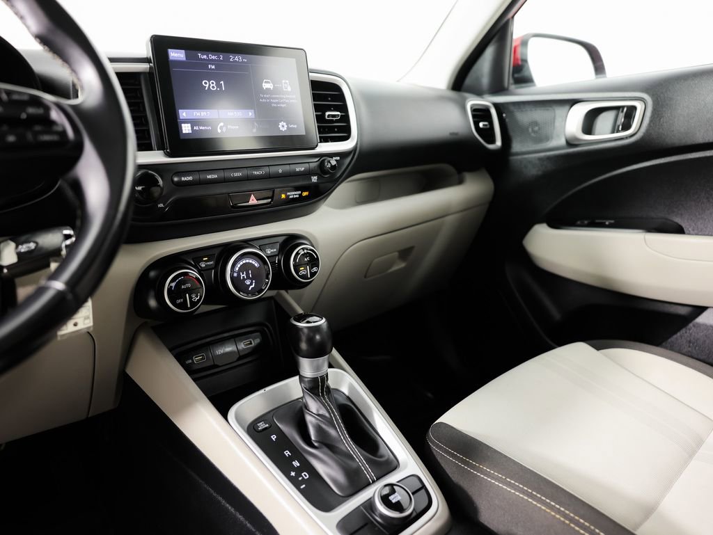 Used 2022 Hyundai Venue SEL image 32