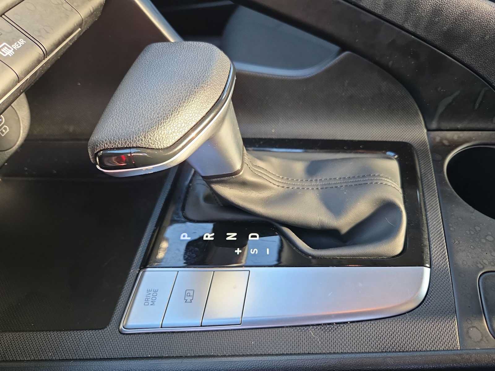 Used 2025 Hyundai Elantra SE FWD image 21