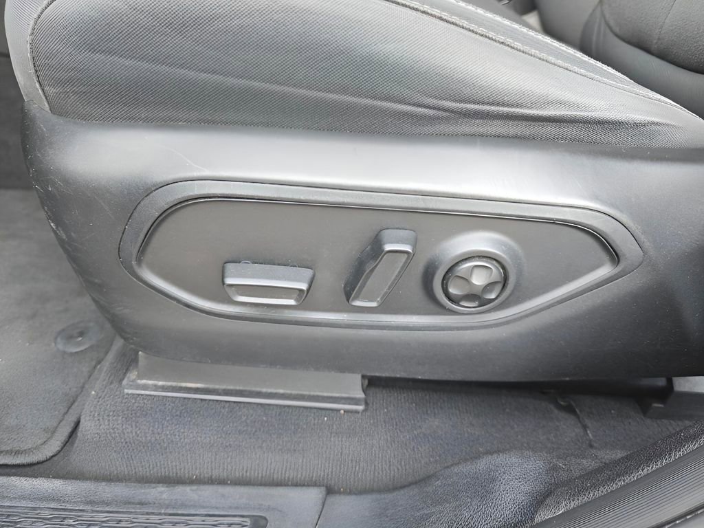 Used 2023 Jeep Grand Cherokee L Laredo image 17