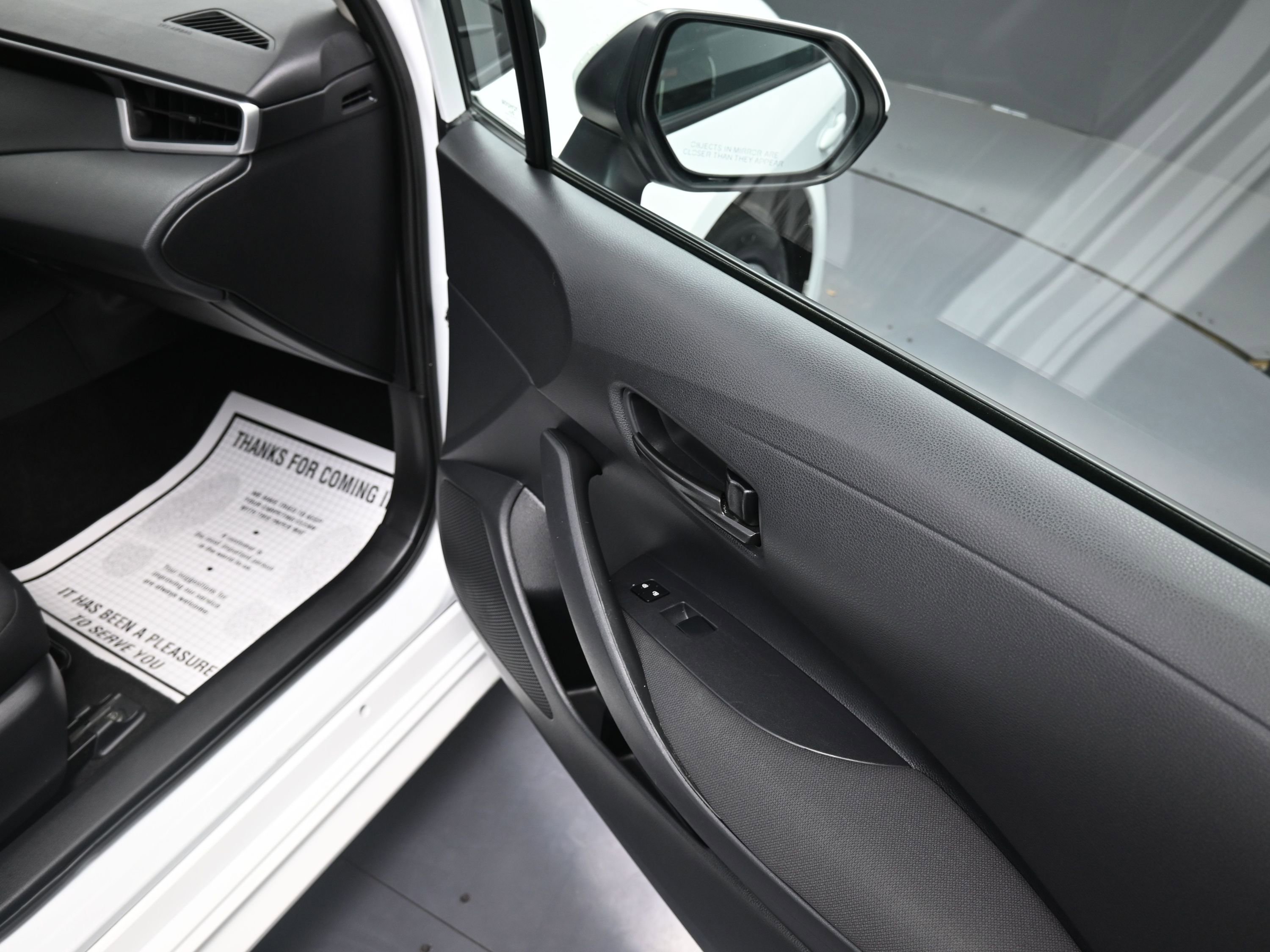 Used 2023 Toyota Corolla LE image 27