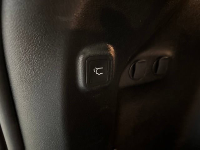 Used 2022 Jeep Cherokee Latitude Lux w/ Mopar Interior Package AWD/4WD image 31