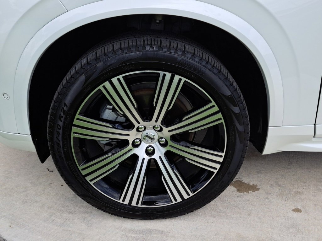 Used 2025 Volvo XC90 B5 Plus w/ Protection Package Premier image 3