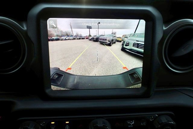 Used 2021 Jeep Gladiator Sport image 3