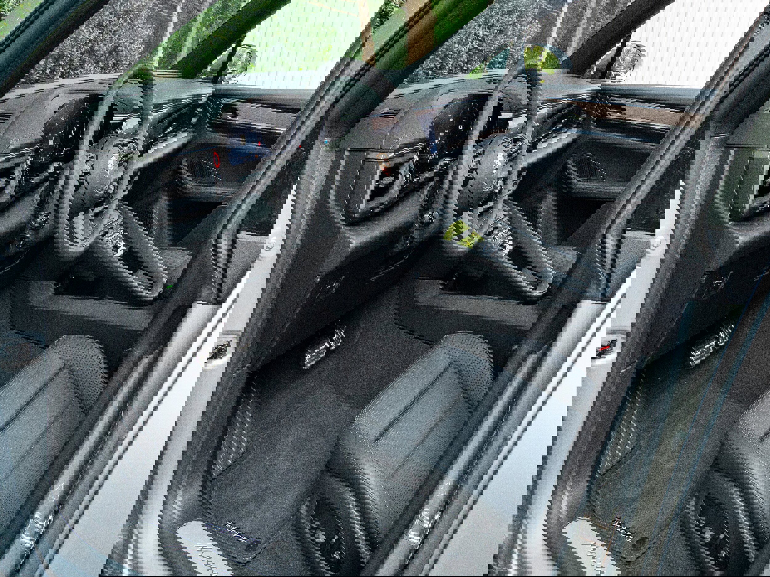 New 2025 Porsche Macan 4S Electric image 4