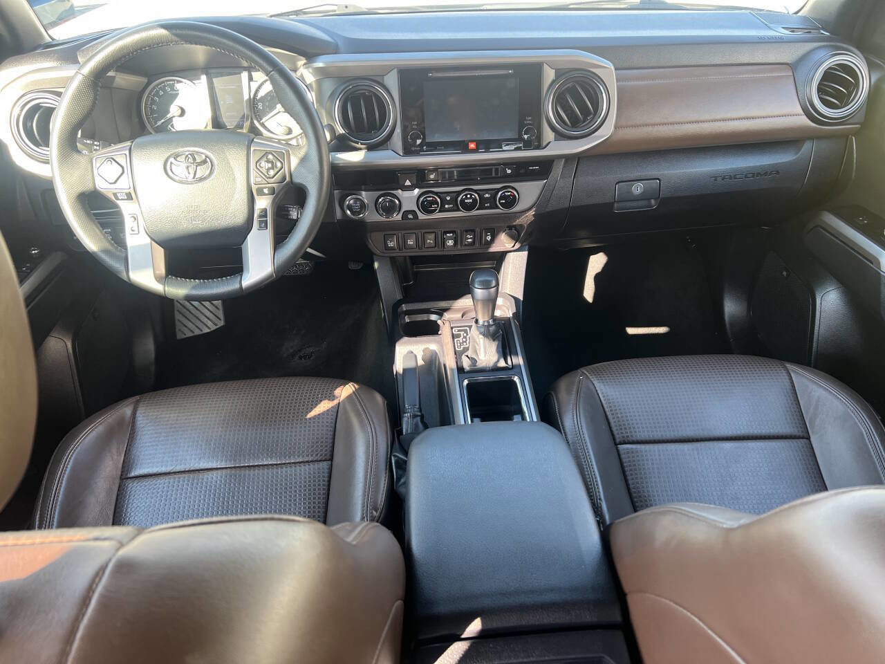 Used 2018 Toyota Tacoma Limited AWD/4WD image 15