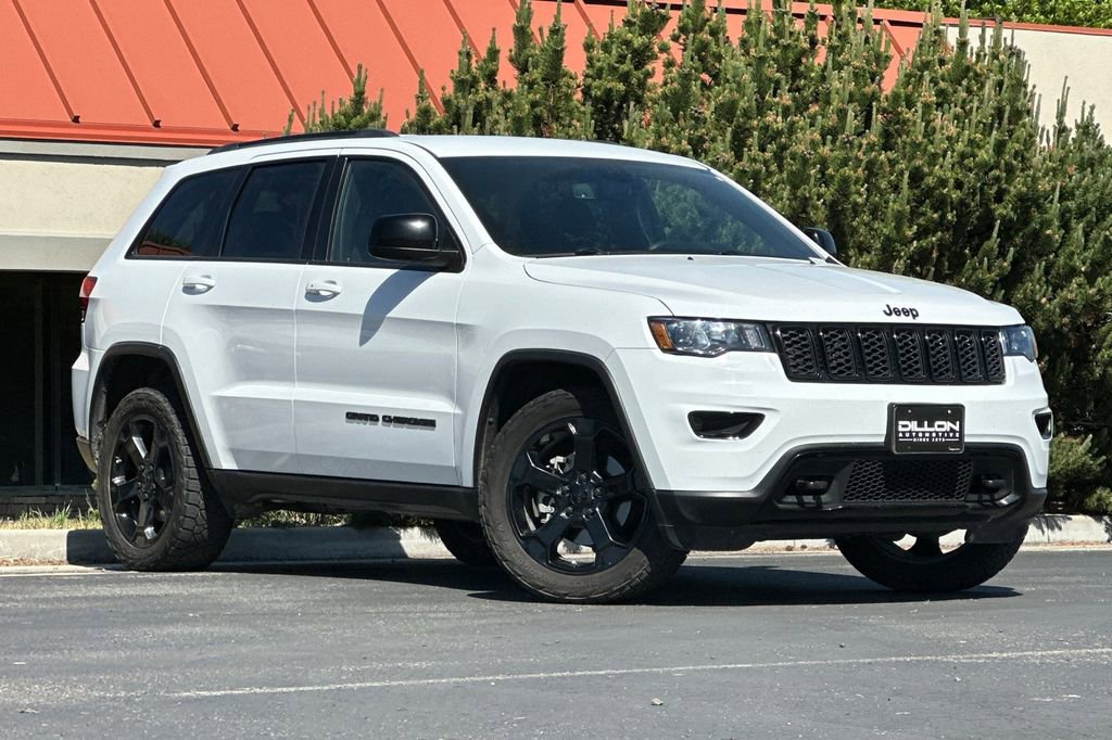 Used 2018 Jeep Grand Cherokee Laredo AWD/4WD image 2
