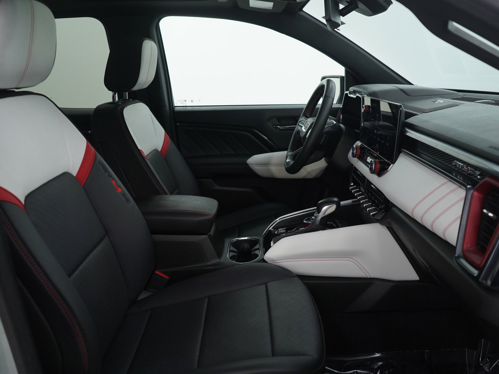 Used 2024 GMC Canyon AT4X image 11