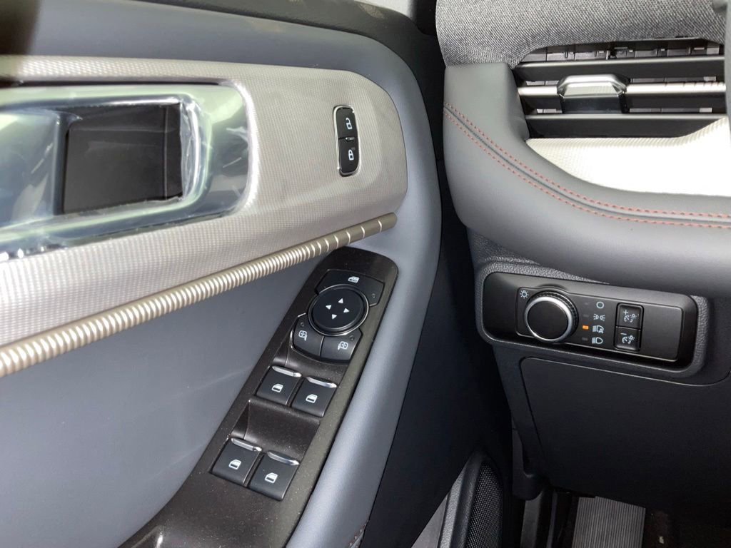 New 2026 Ford Explorer Active RWD image 21
