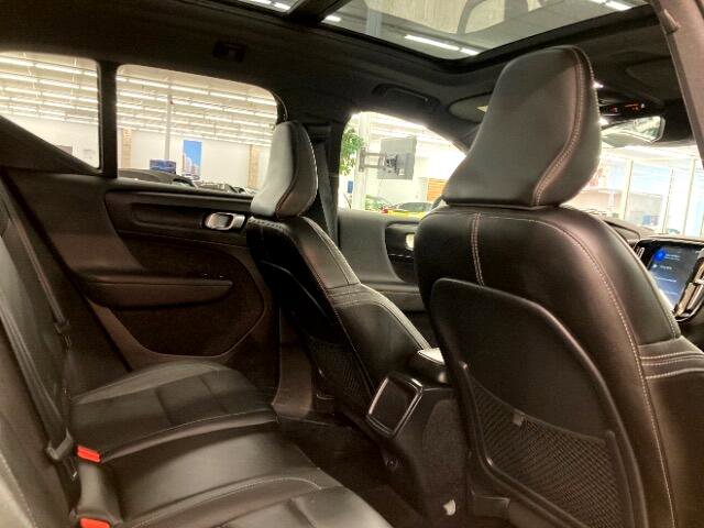 Used 2019 Volvo XC40 T5 Momentum image 13