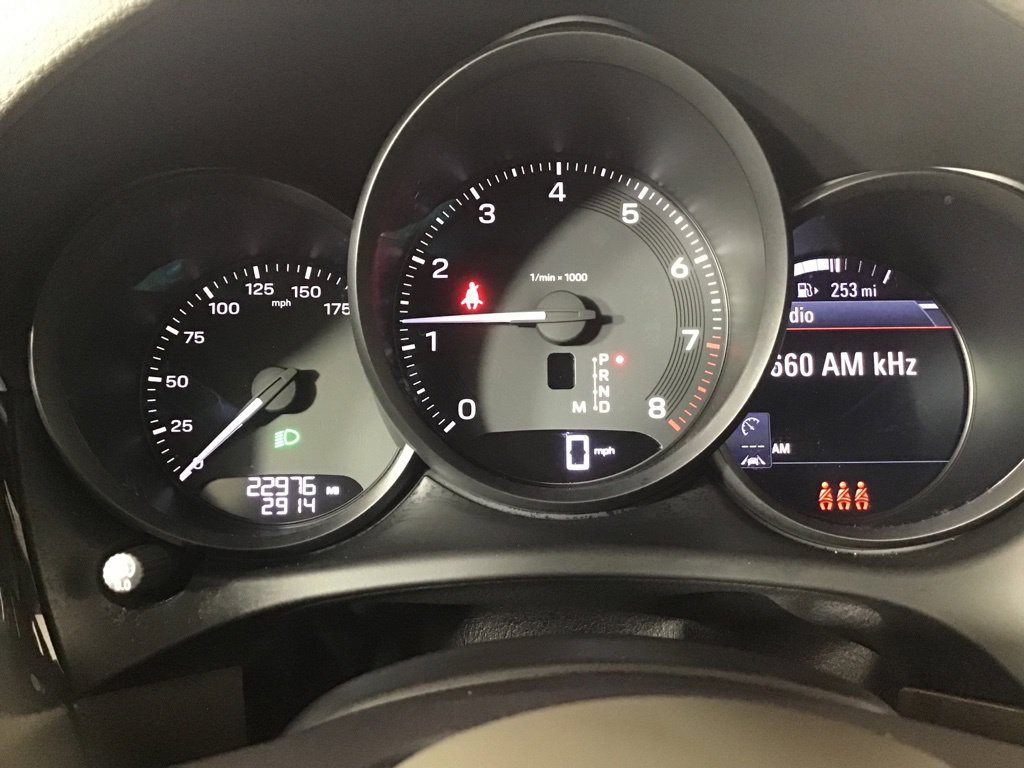 Certified 2023 Porsche Macan Turbo AWD/4WD image 30