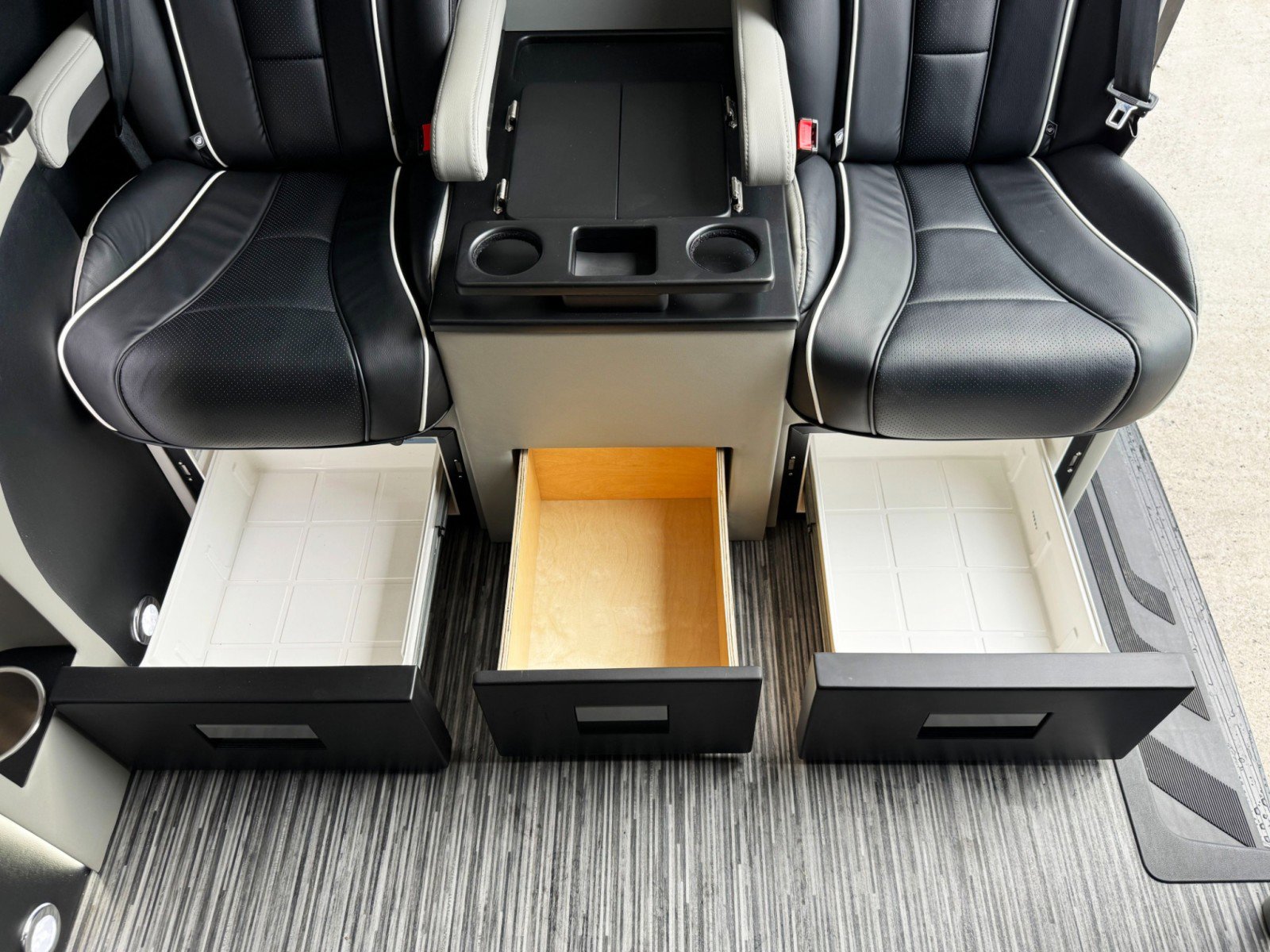 Used 2023 Mercedes-Benz Sprinter 3500 image 61