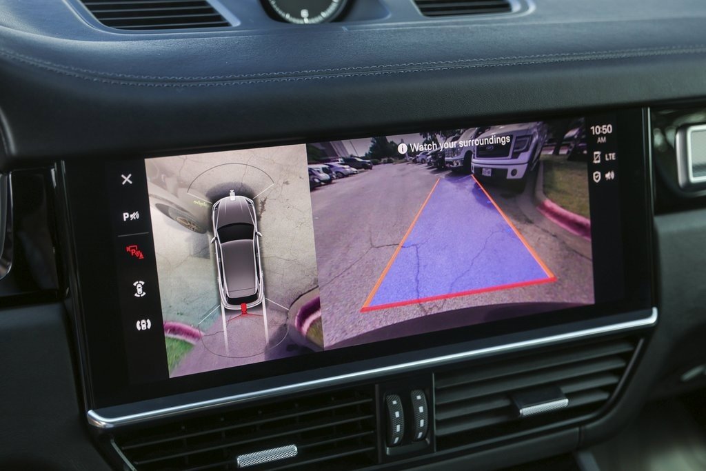 Used 2022 Porsche Cayenne Platinum Edition image 20