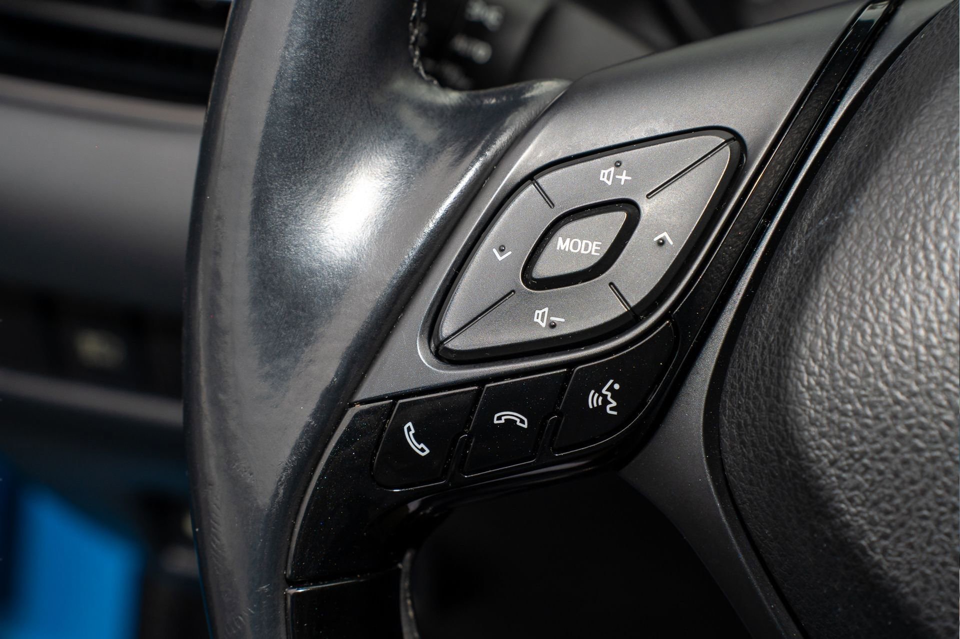 Used 2019 Toyota C-HR XLE image 29