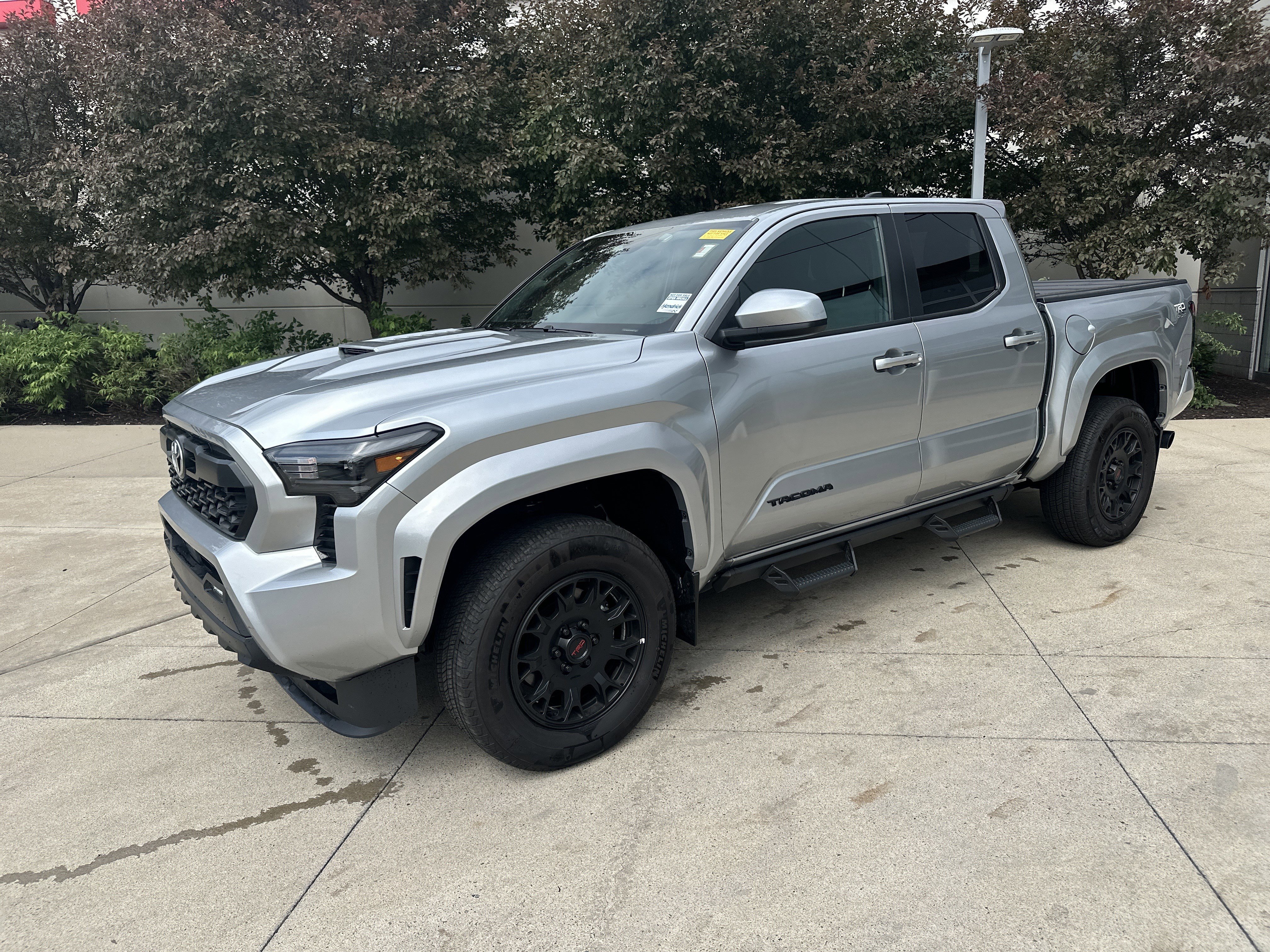 Used 2024 Toyota Tacoma TRD Sport AWD/4WD image 3