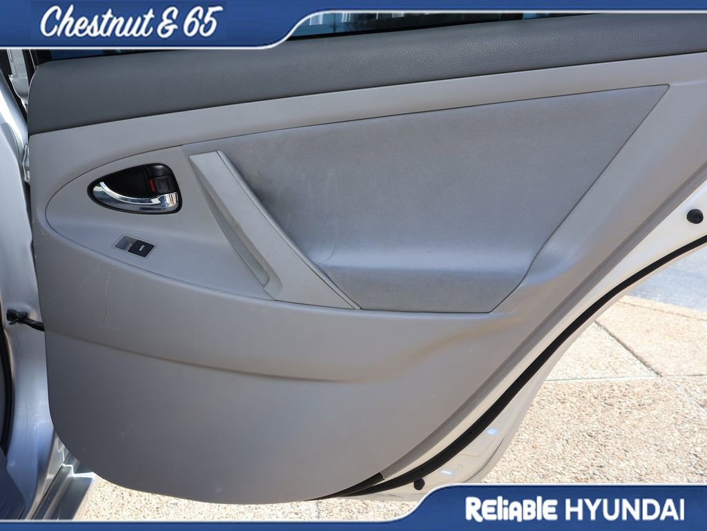 Used 2011 Toyota Camry LE image 12