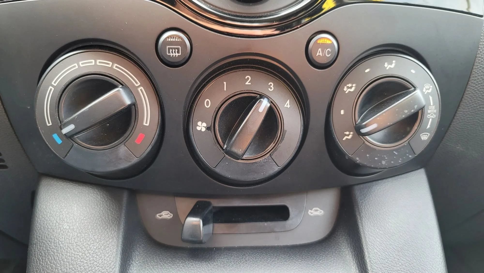 Used 2014 MAZDA MAZDA2 Sport FWD image 25