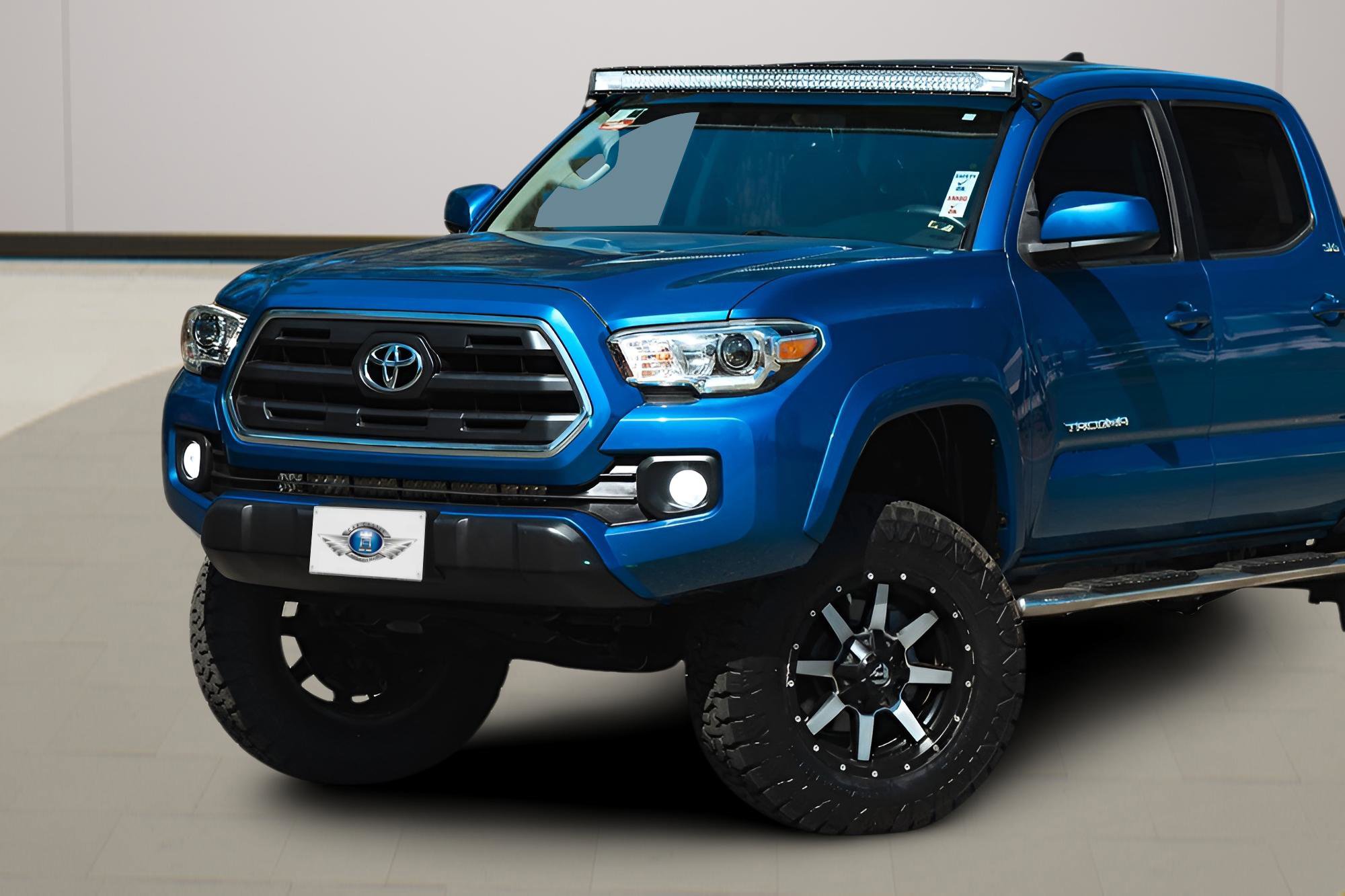 Used 2017 Toyota Tacoma SR5 w/ Tow Package image 3