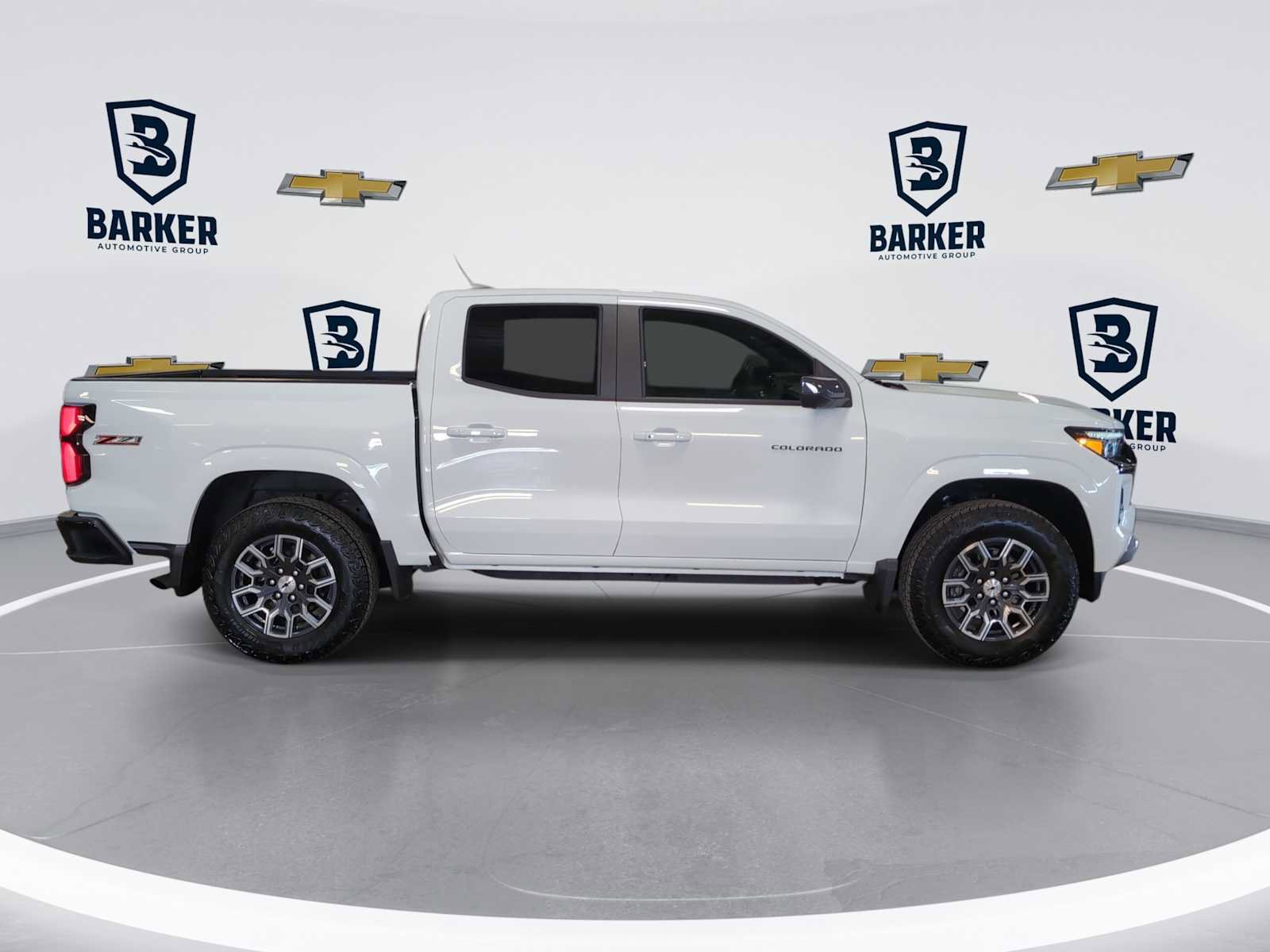 Used 2025 Chevrolet Colorado Z71 w/ Technology Package AWD/4WD image 9
