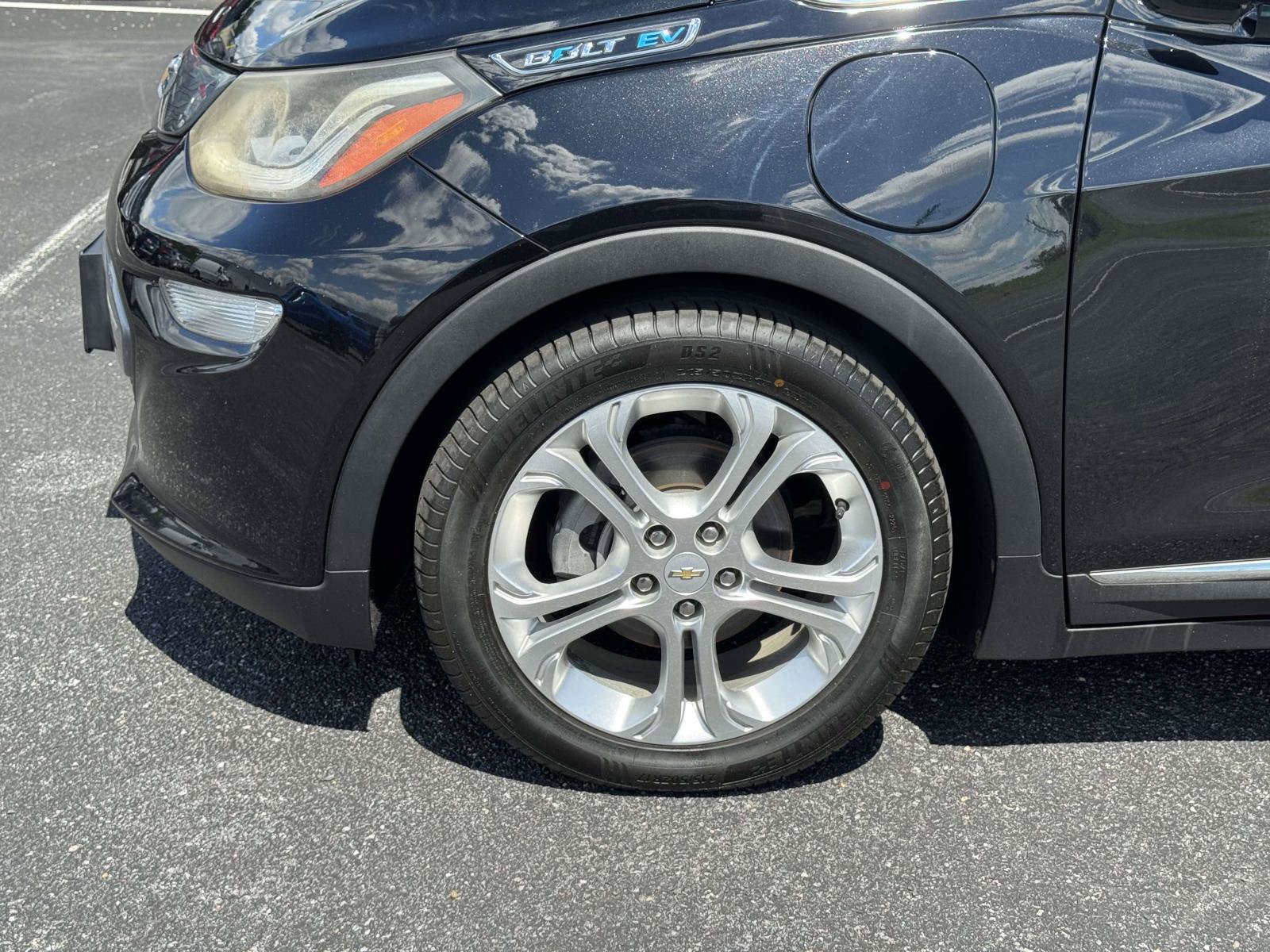 Used 2018 Chevrolet Bolt LT FWD image 28