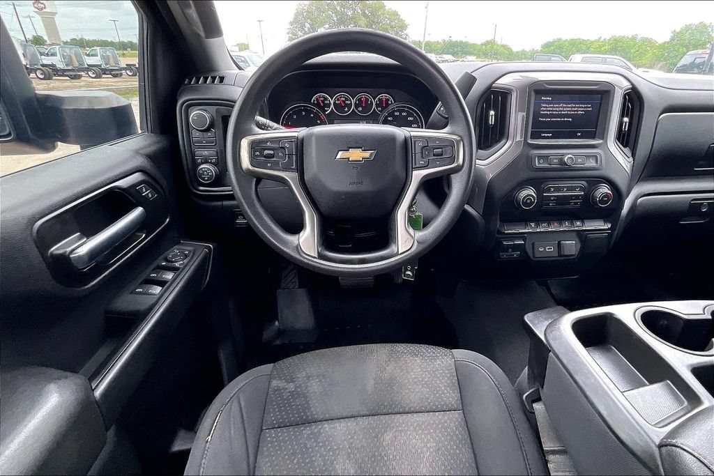Used 2022 Chevrolet Silverado 2500 Custom w/ Custom Value Package AWD/4WD image 8