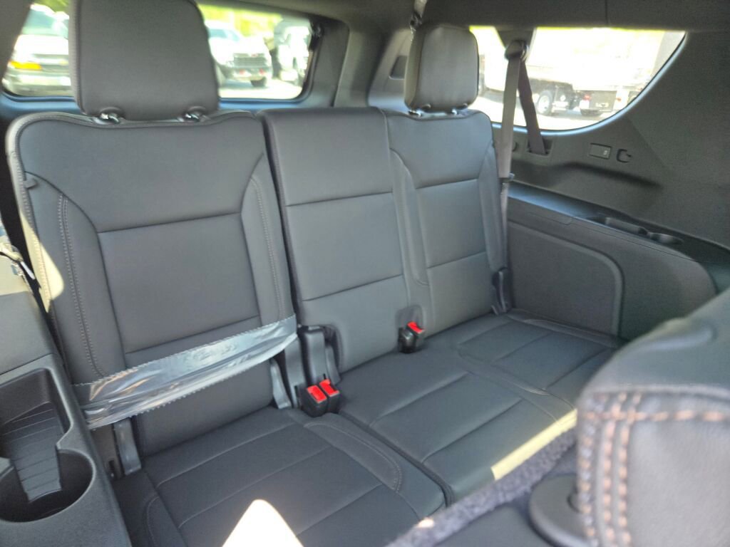 New 2026 Chevrolet Suburban High Country w/ Sun And Tow Package AWD/4WD image 9