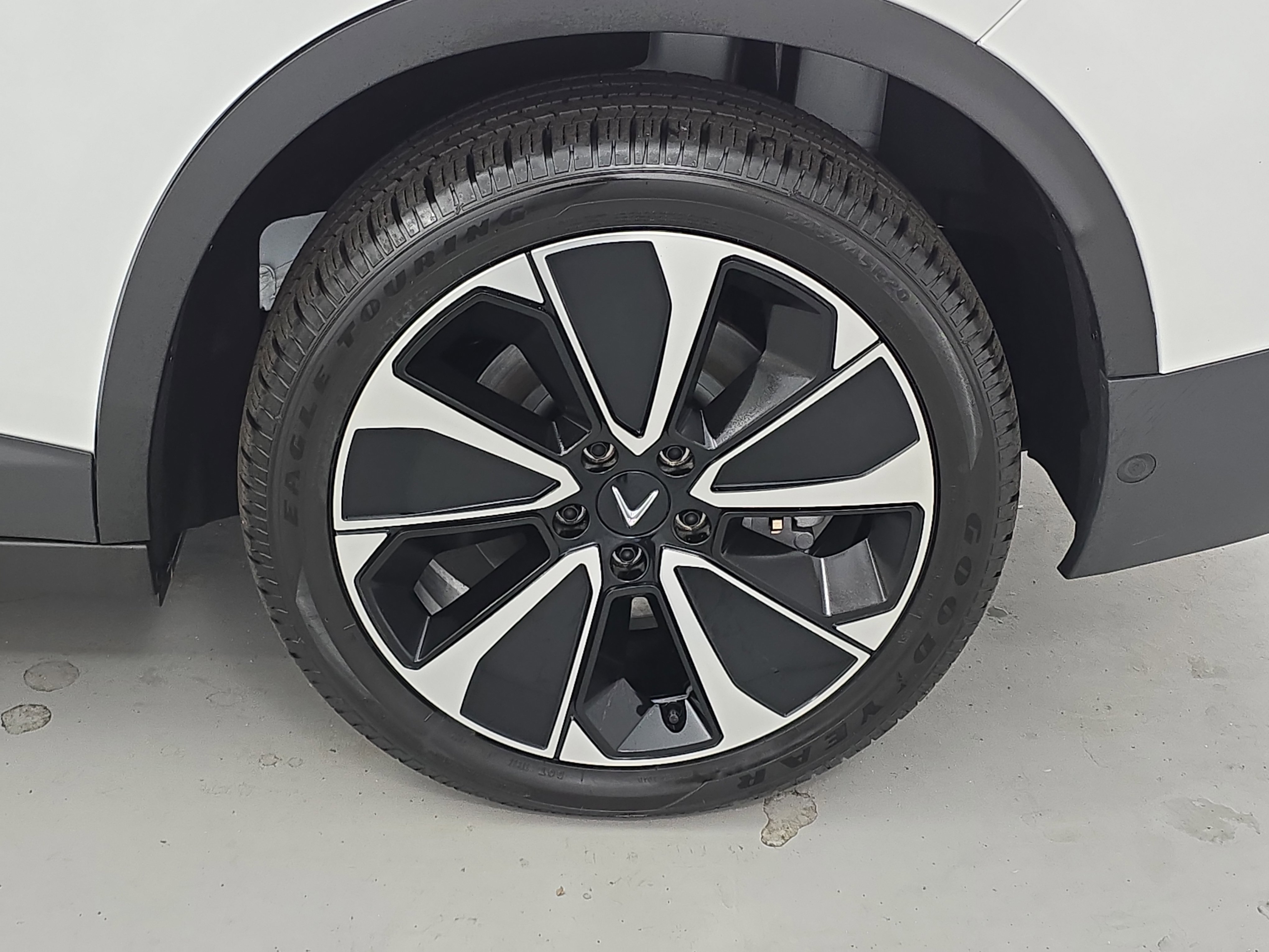 New 2025 VinFast VF 8 Plus image 32