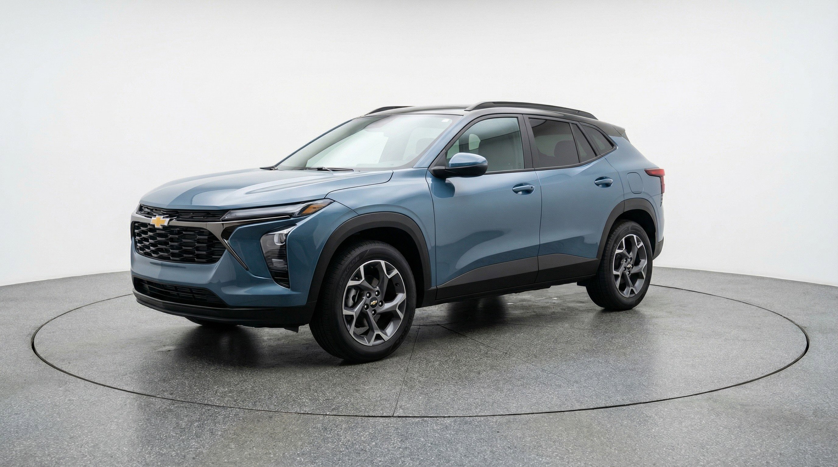 Used 2025 Chevrolet Trax LT w/ LT Convenience Package image 3