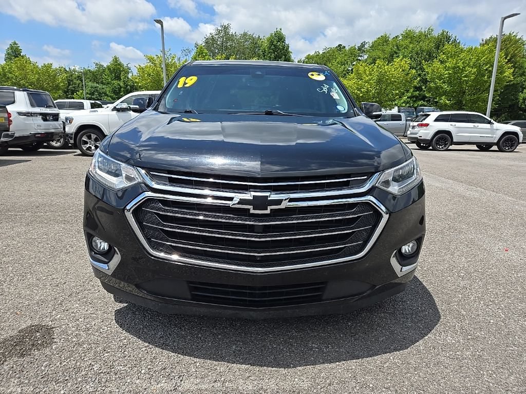 Used 2019 Chevrolet Traverse Premier w/ Driver Confidence II Package FWD image 2