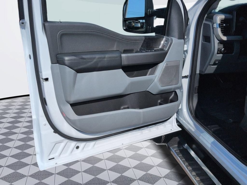 New 2026 Ford F250 XLT w/ XLT Premium Package AWD/4WD image 9