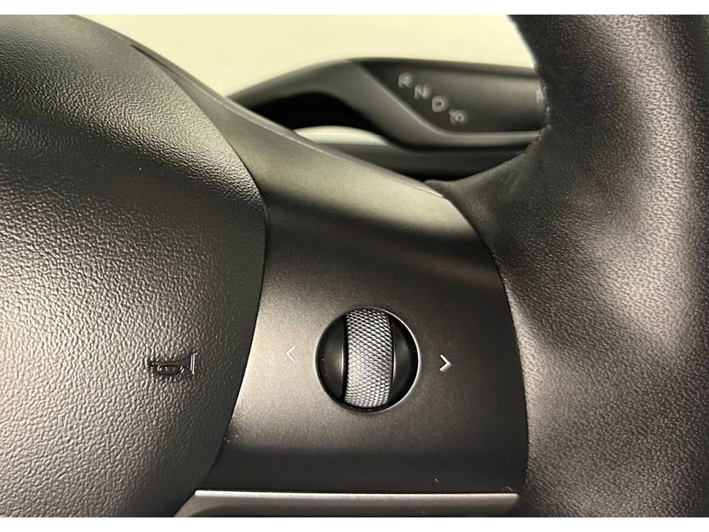 Used 2022 Tesla Model Y Long Range image 25