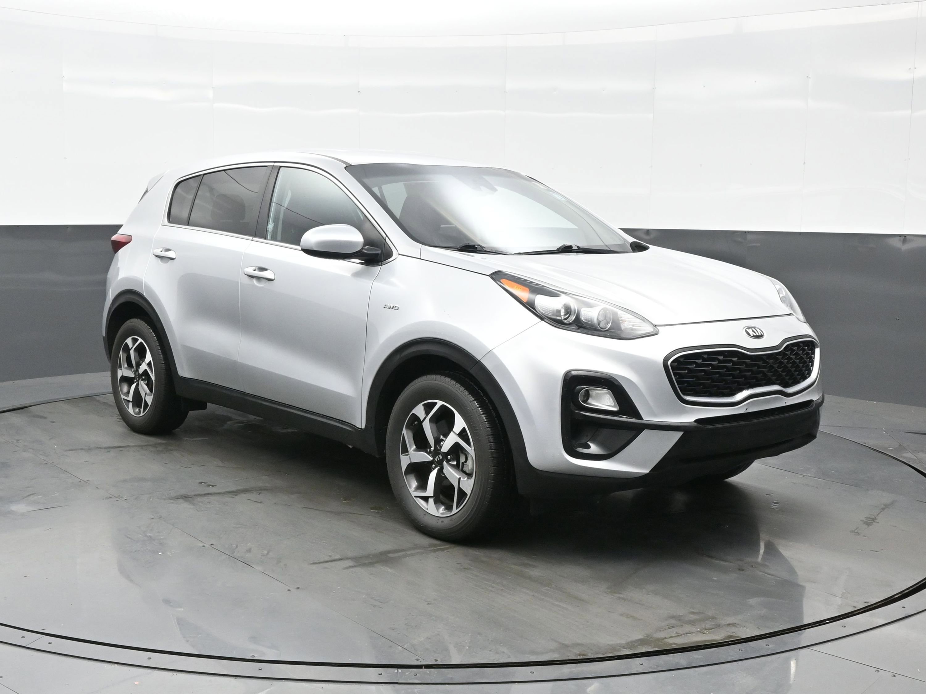 Used 2022 Kia Sportage LX image 2