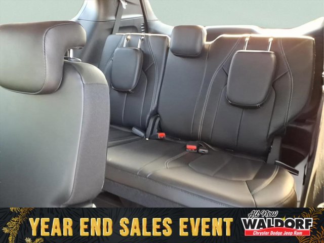 New 2026 Chrysler Pacifica Select image 12