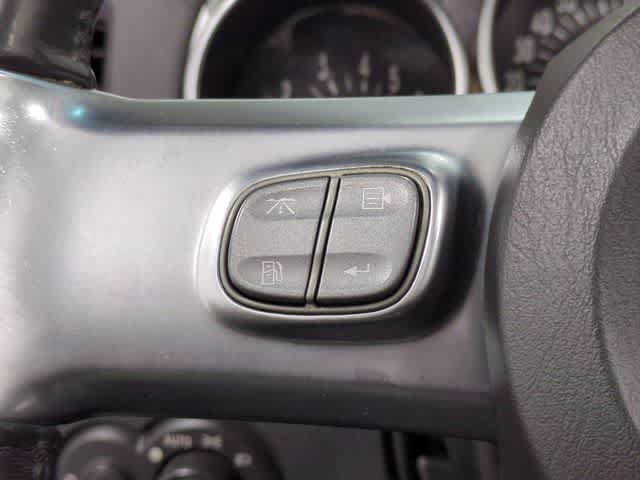 Used 2005 Chevrolet SSR w/ Preferred Equipment Group RWD image 21