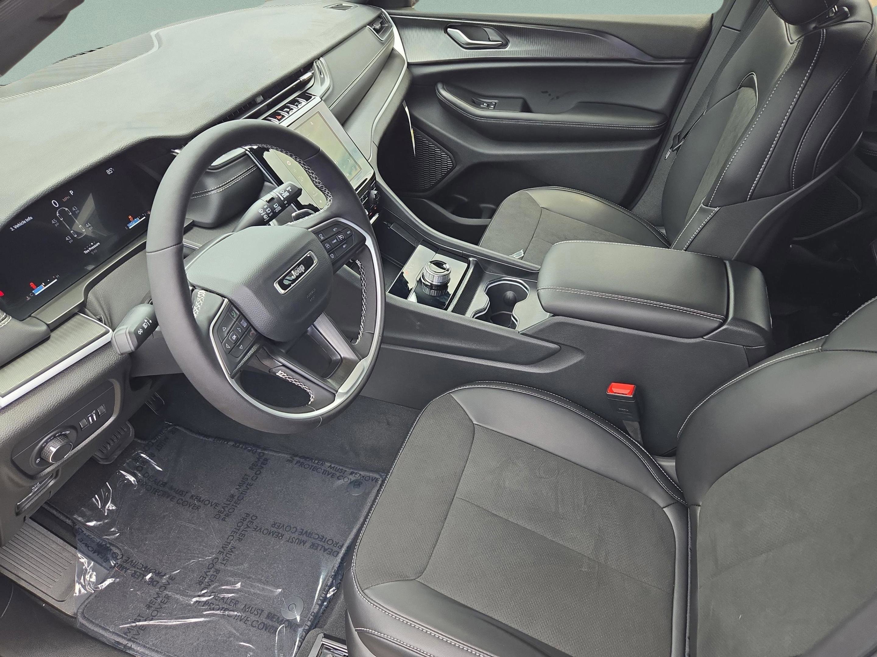 New 2025 Jeep Grand Cherokee L Altitude image 38