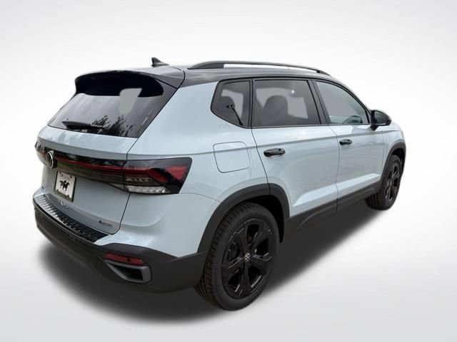 New 2026 Volkswagen Taos SE image 2