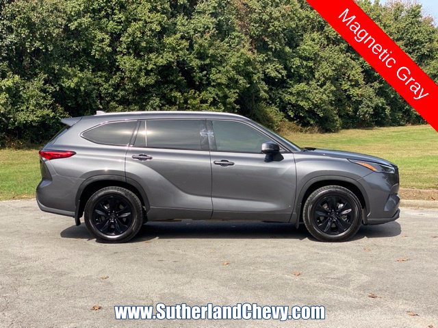 Used 2022 Toyota Highlander XLE AWD/4WD image 8