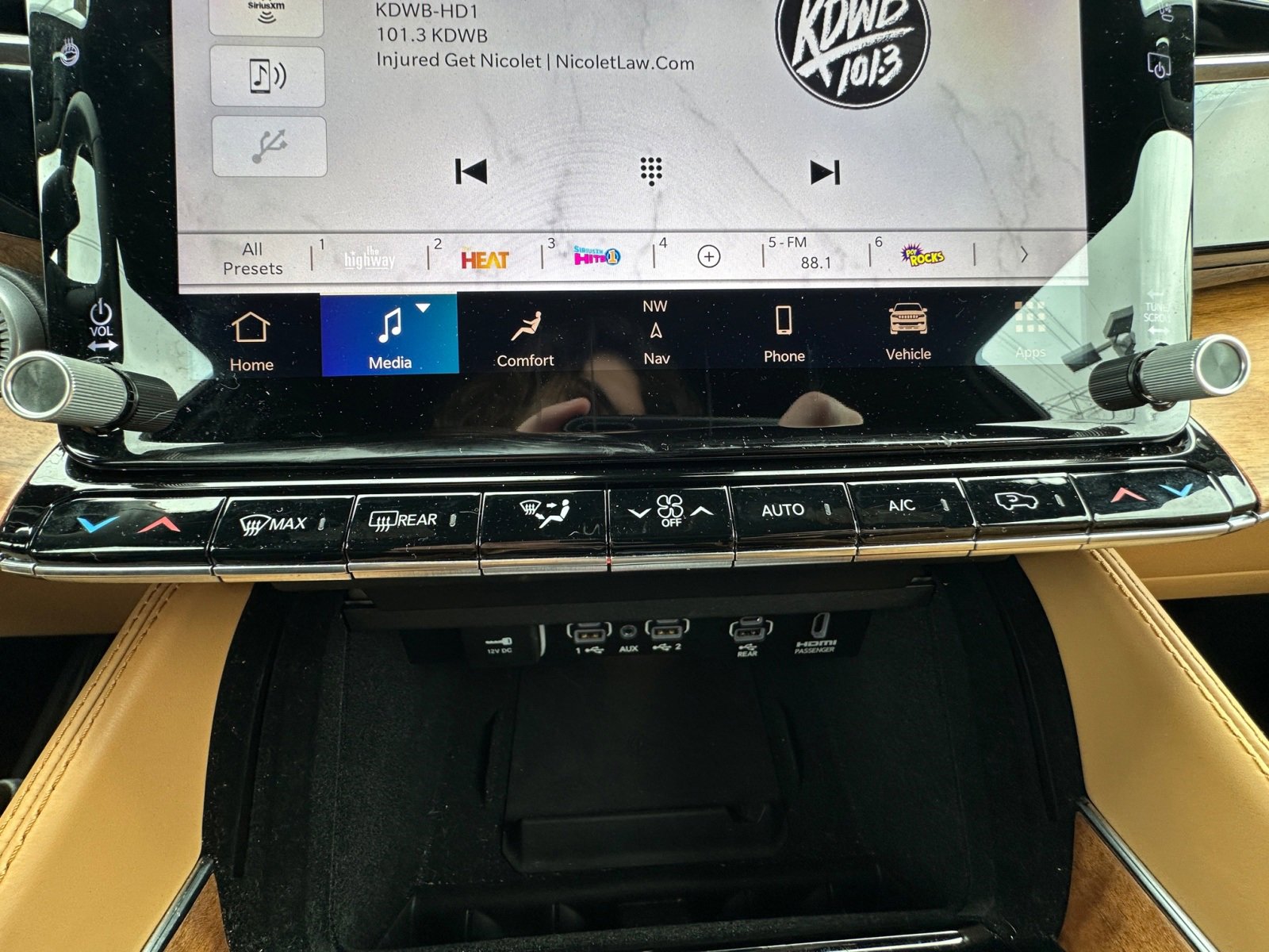 Used 2024 Jeep Grand Wagoneer L Series III w/ Rear Seat Video Group 1 image 34