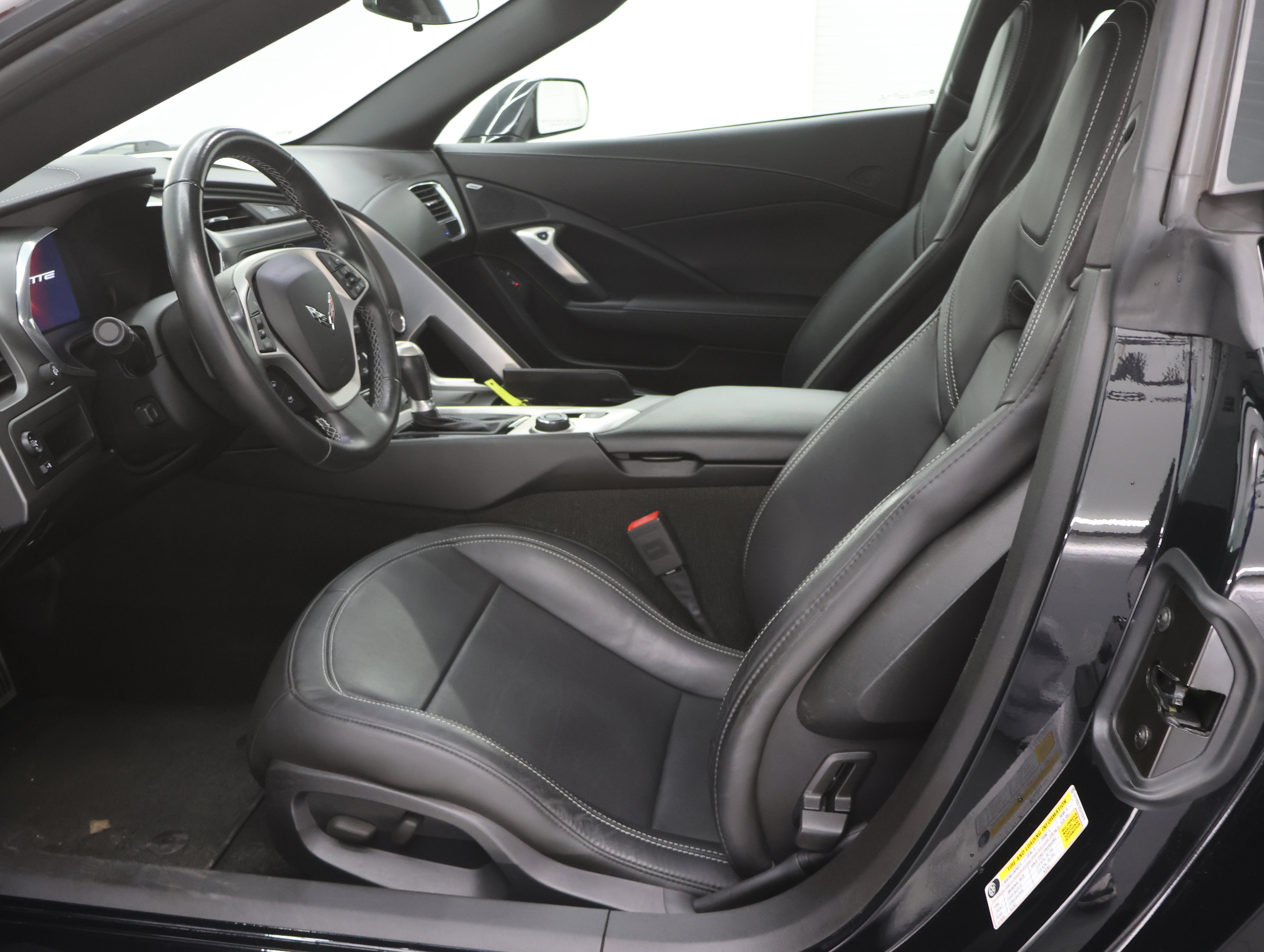 Used 2014 Chevrolet Corvette Stingray Coupe image 8