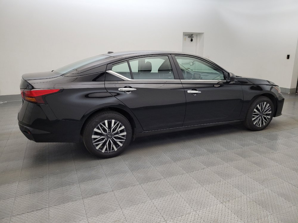 Used 2025 Nissan Altima 2.5 SV AWD/4WD image 10