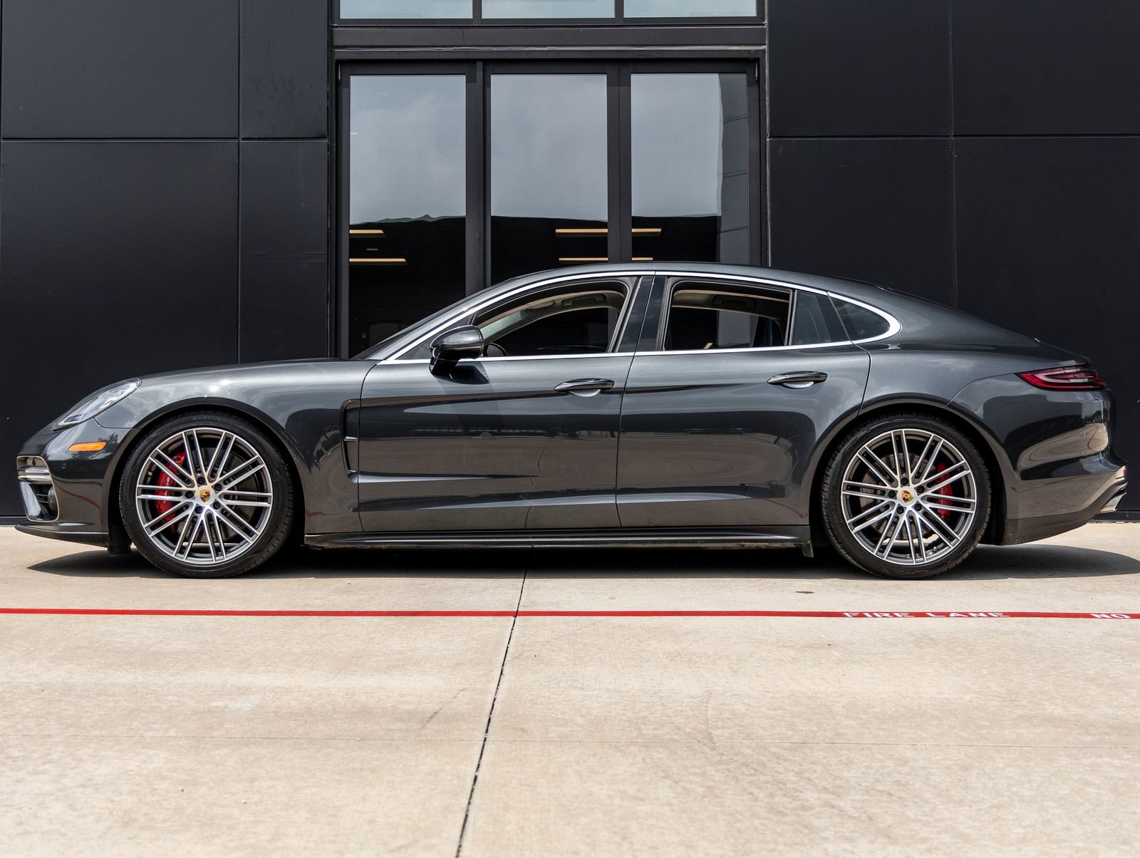 Used 2017 Porsche Panamera Turbo AWD/4WD image 2