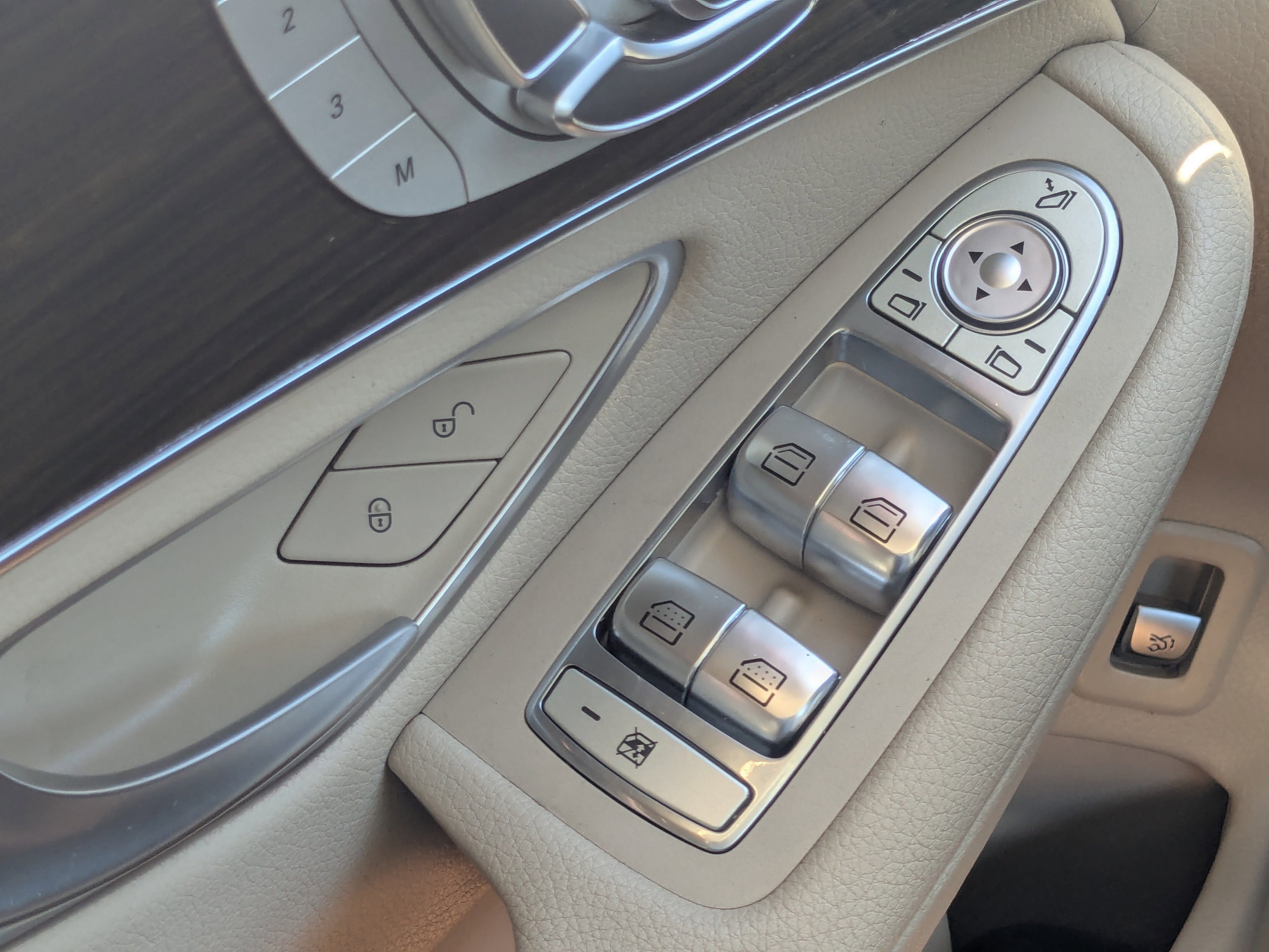 Used 2021 Mercedes-Benz GLC 300 w/ Premium Package image 28