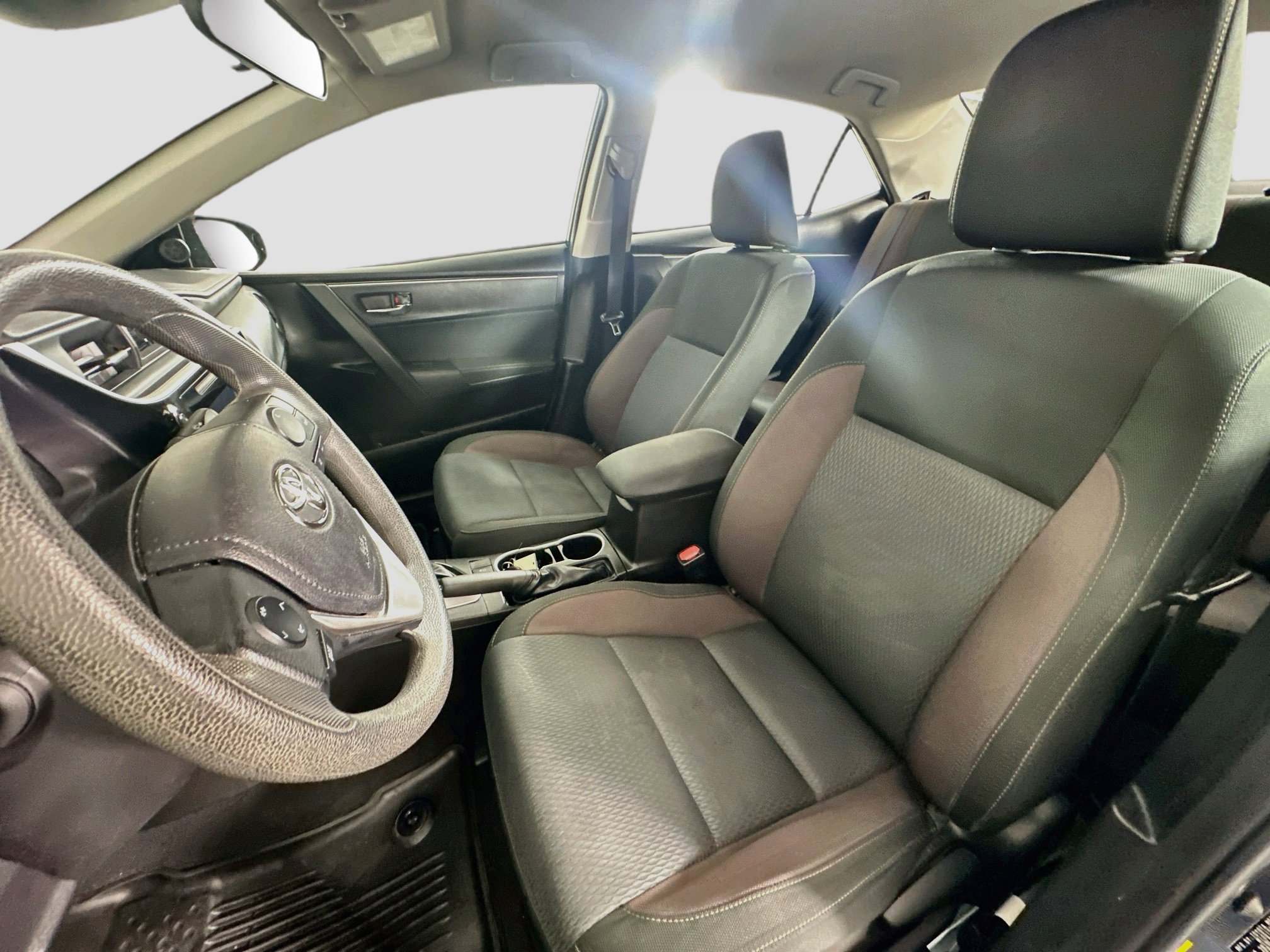 Used 2018 Toyota Corolla LE FWD image 13