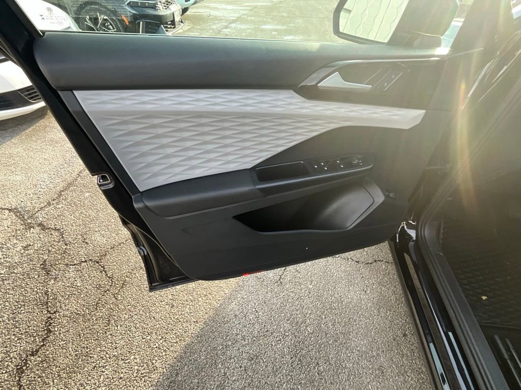 Used 2023 Volkswagen Taos S image 6