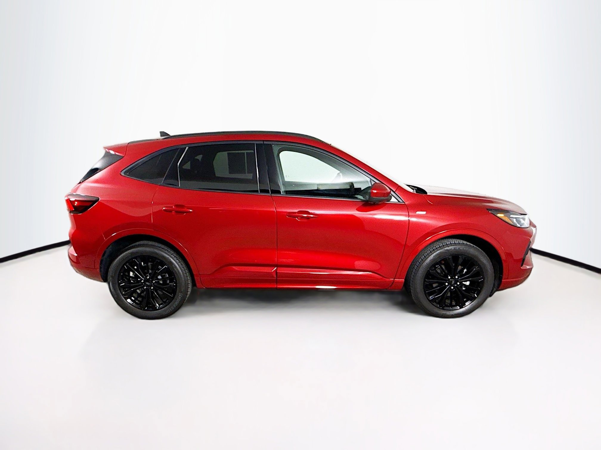Used 2023 Ford Escape ST-Line Elite image 2