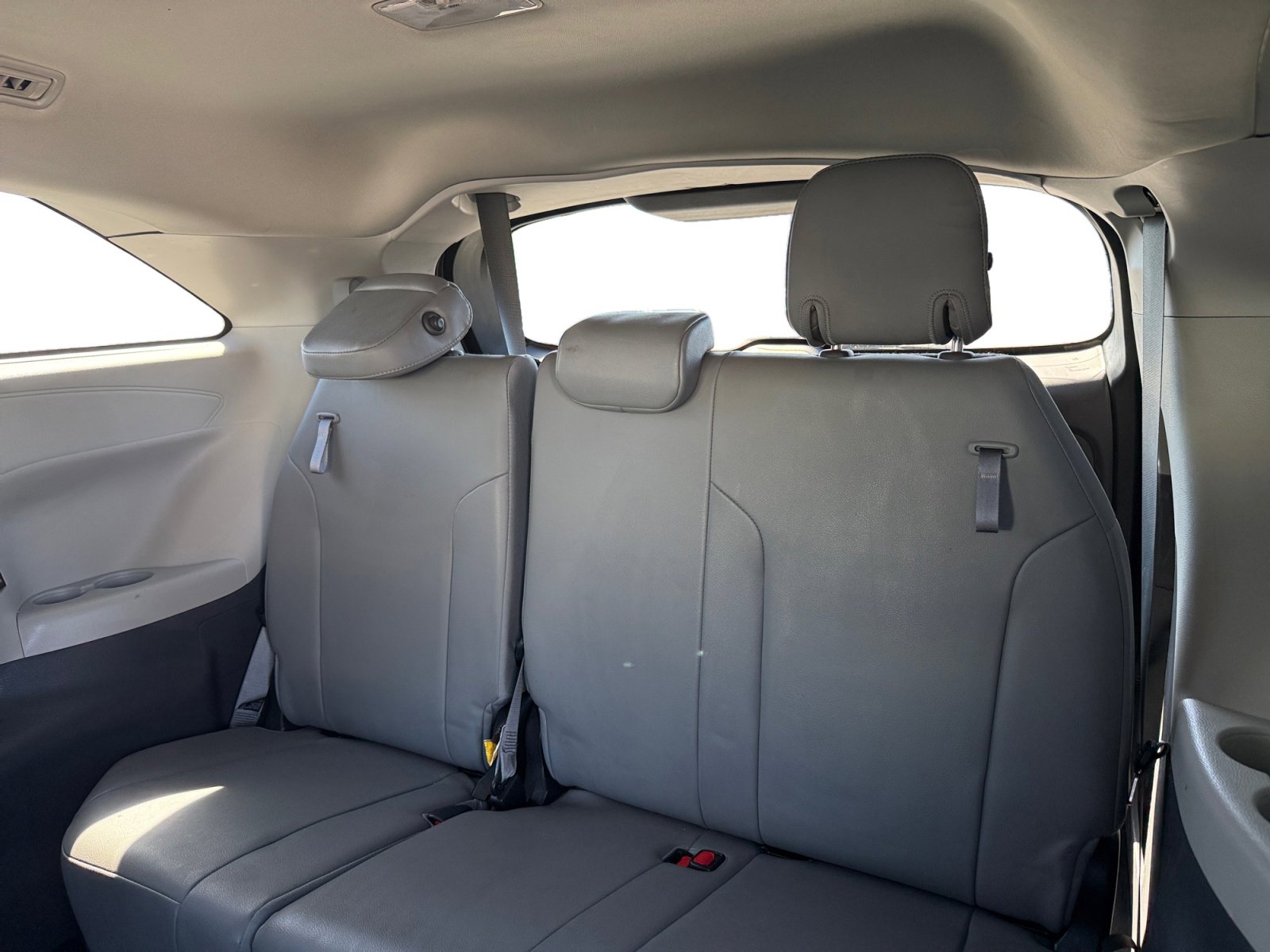 Used 2022 Toyota Sienna XLE image 10