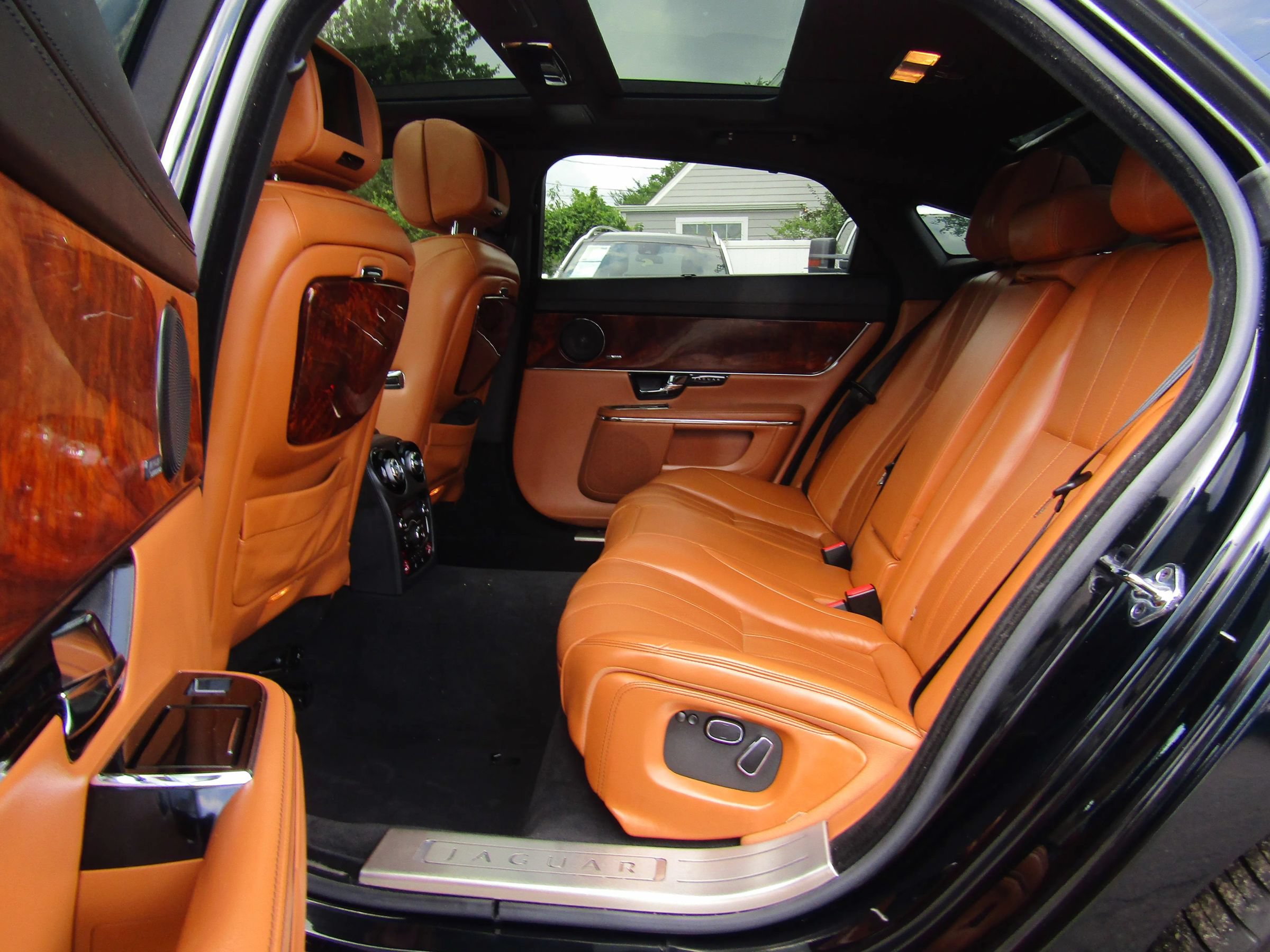 Used 2013 Jaguar XJ L Supersport RWD image 13