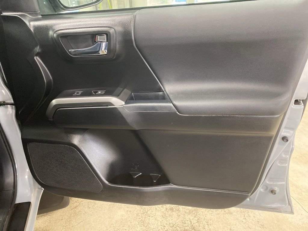 Used 2019 Toyota Tacoma TRD Off-Road AWD/4WD image 17