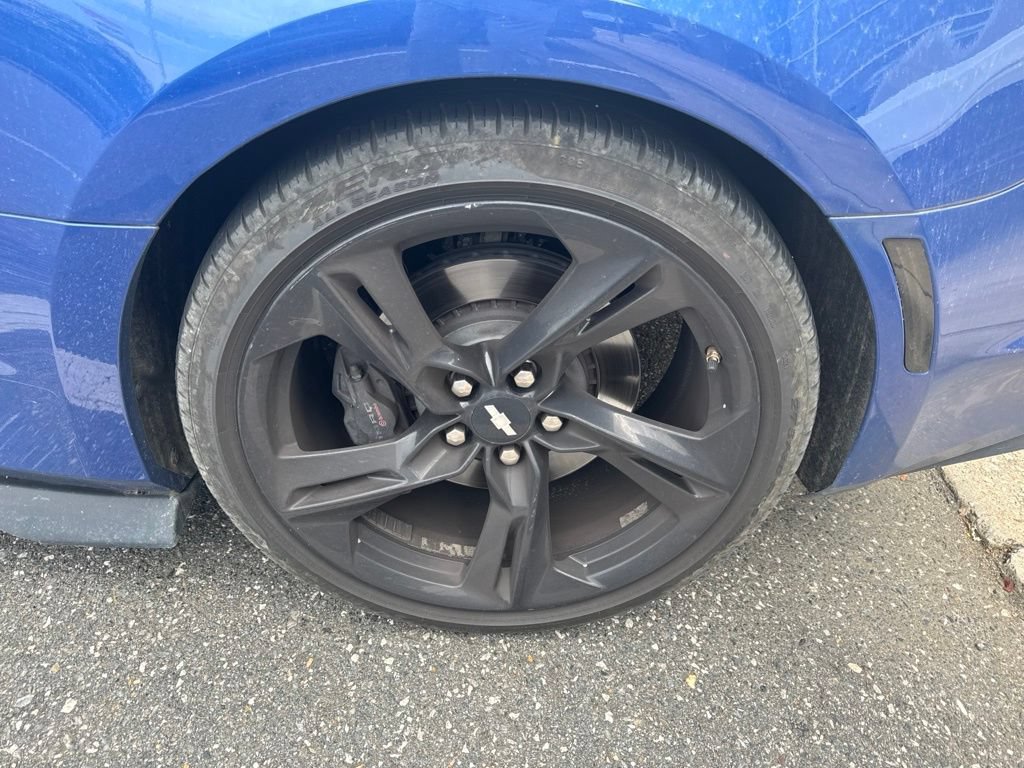 Used 2019 Chevrolet Camaro SS w/ Black Appearance Package RWD image 13